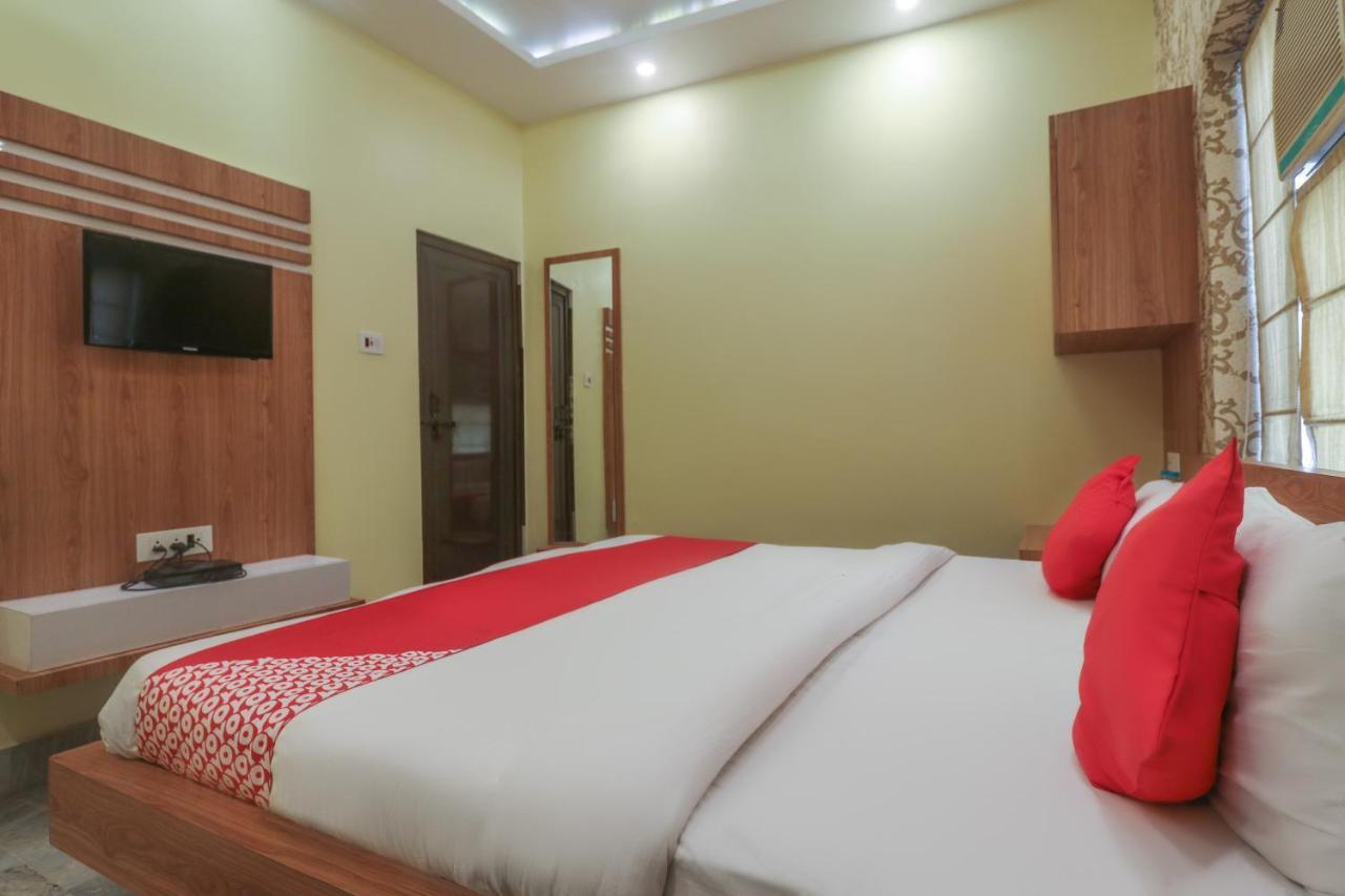 Oyo 60651 Hotel Arya Varanasi Esterno foto