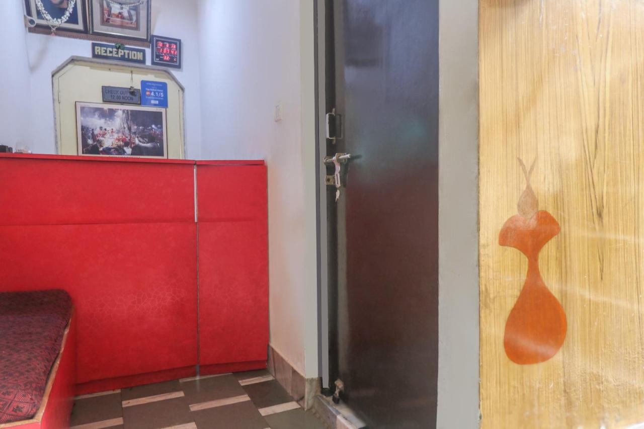 Oyo 60651 Hotel Arya Varanasi Esterno foto
