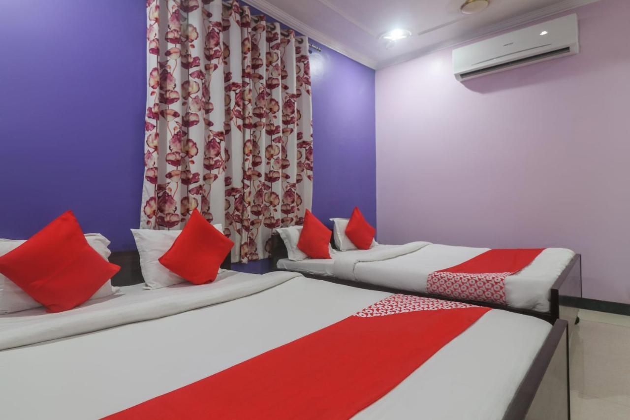 Oyo 60651 Hotel Arya Varanasi Esterno foto