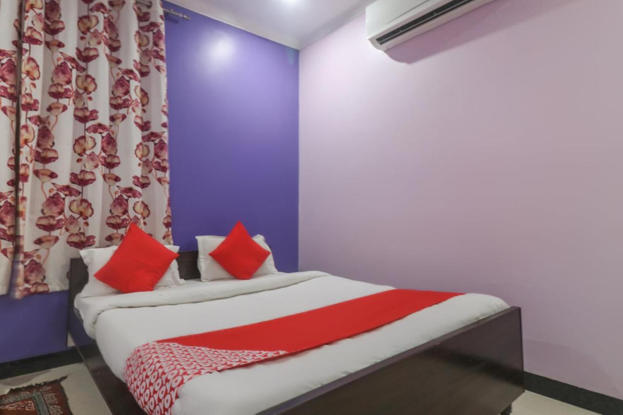 Oyo 60651 Hotel Arya Varanasi Esterno foto