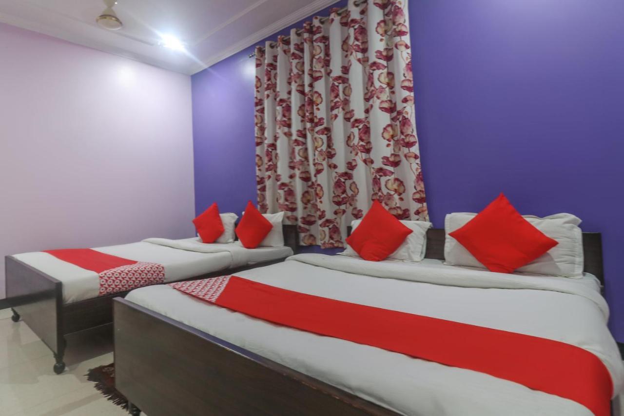Oyo 60651 Hotel Arya Varanasi Esterno foto