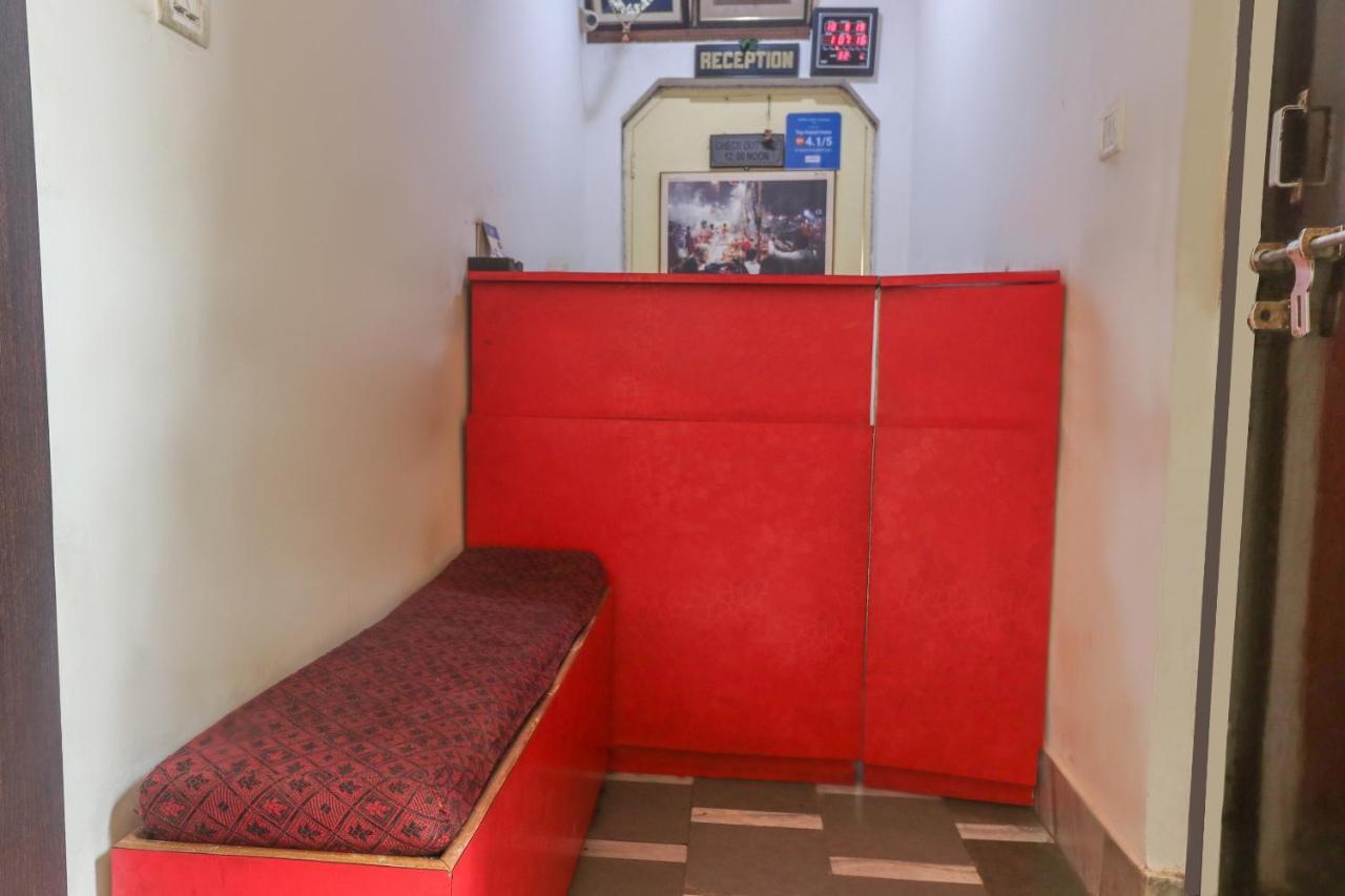 Oyo 60651 Hotel Arya Varanasi Esterno foto