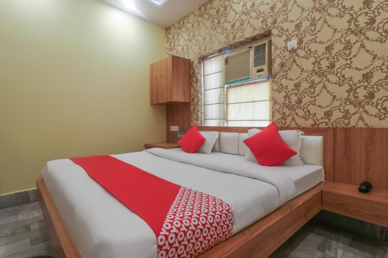 Oyo 60651 Hotel Arya Varanasi Esterno foto