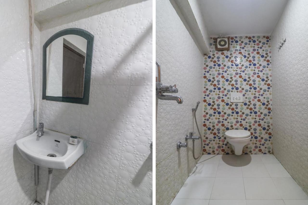 Oyo 60651 Hotel Arya Varanasi Esterno foto