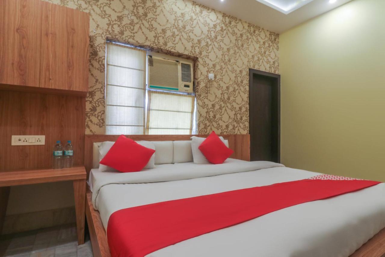 Oyo 60651 Hotel Arya Varanasi Esterno foto